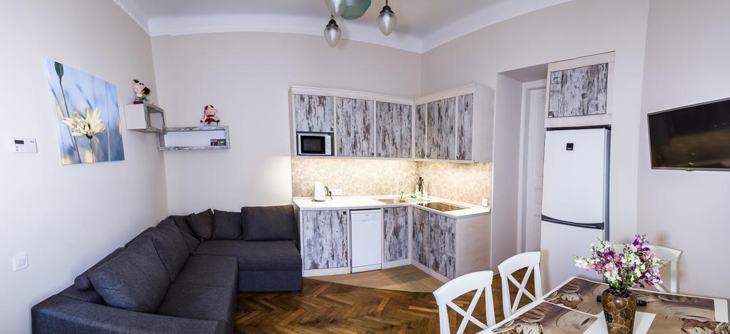 Apartments White House Lviv Kamer foto