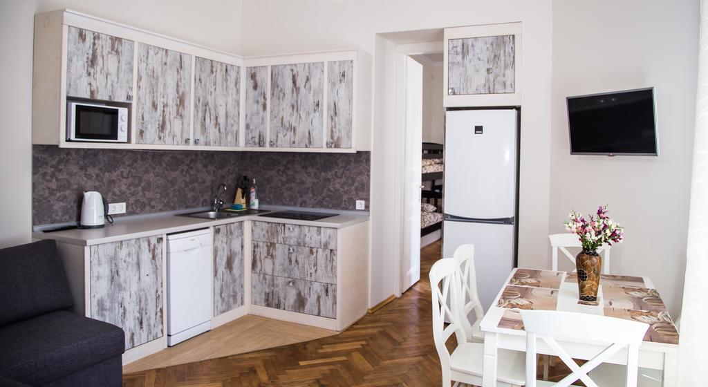 Apartments White House Lviv Kamer foto